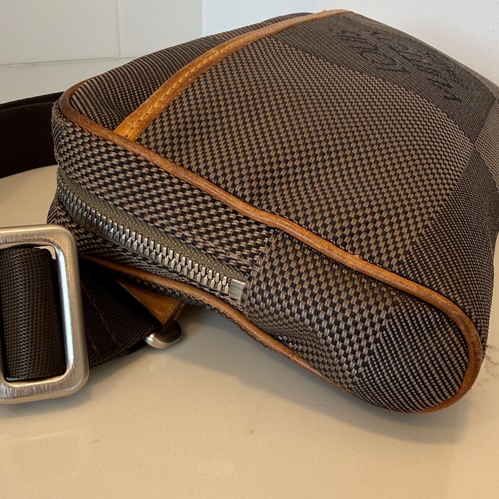 Louis Vuitton Acrobatic Belt Bag - Picture 4 of 9
